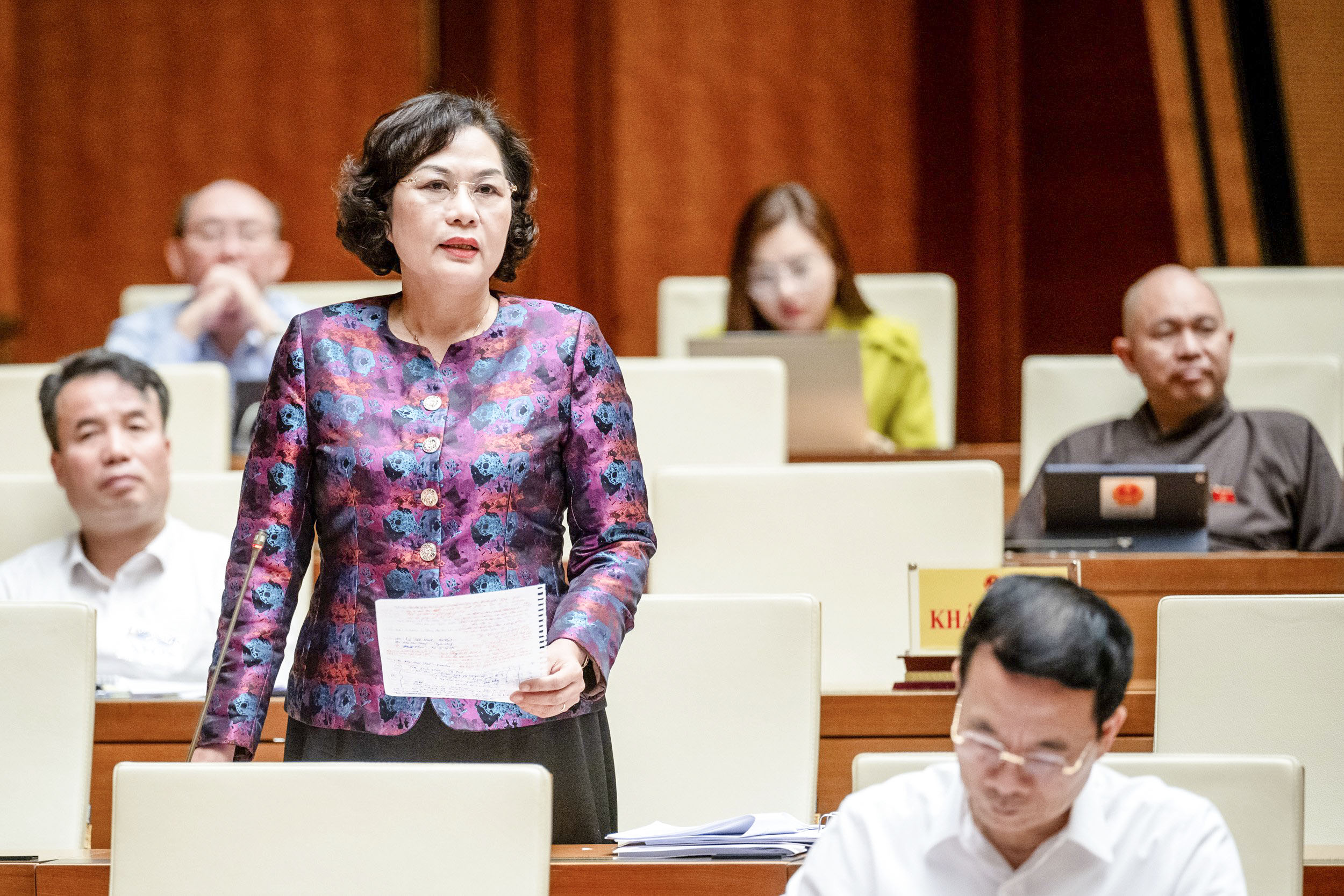 Thống đốc NHNN Nguyễn Thị Hồng phát biểu tại phiên họp Quốc hội