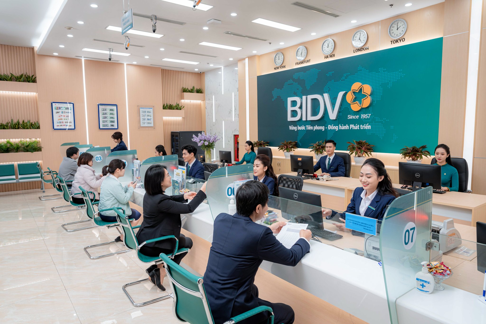 BIDV sẽ thiết lập mạng lưới phân phối ở các địa bàn chính về kinh doanh vàng, trước mắt là triển khai ngay tại TP. Hồ Chí Minh, Hà Nội