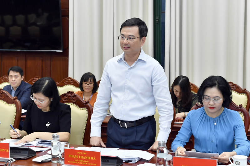 Deputy Governor Pham Thanh Ha chairs the meeting