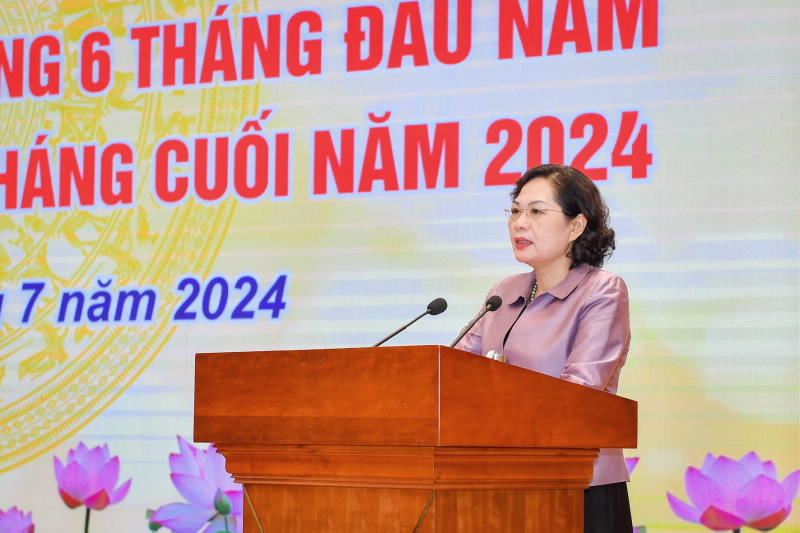 SBV Governor Nguyen Thi Hong delivers a keynote speech at the Conference