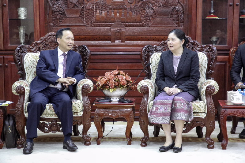 BOL Acting Governor Vathana Dalaloy meets SBV First Deputy Governor Dao Minh Tu