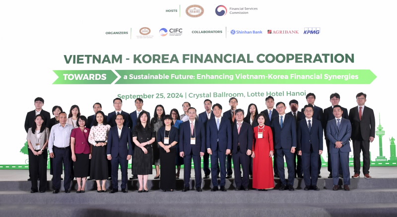 Participants at the seminar on “Towards a Sustainable Future”