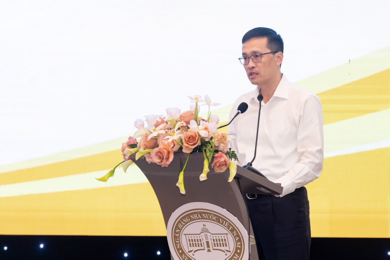 Deputy Governor Pham Quang Dzung speaks at the Conference