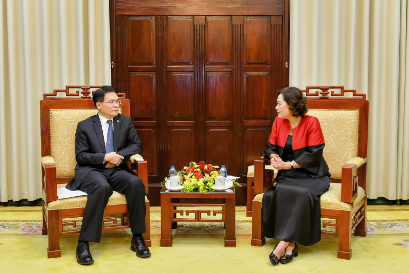 Governor Nguyen Thi Hong meets ICBC Chairman of the Board of Directors