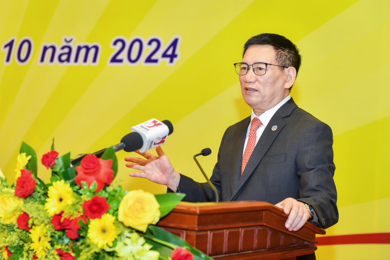 Deputy Prime Minister Ho Duc Phoc delivers a speech at the ceremony