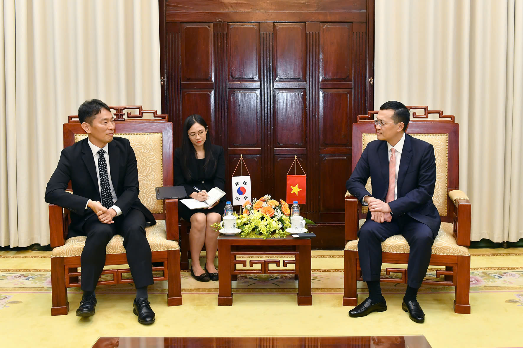 SBV Deputy Governor Pham Quang Dzung and FSS Governor Lee Bok Hyun