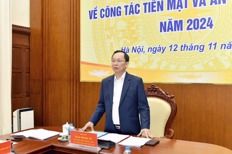 First Deputy Governor Dao Minh Tu chairs the meeting