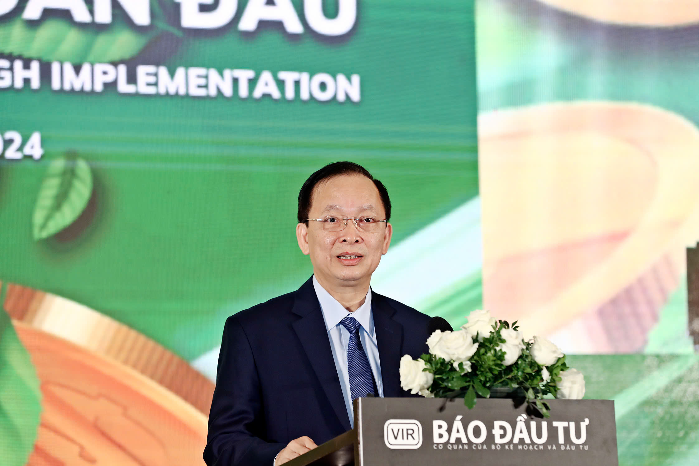 First Deputy Governor Dao Minh Tu speaks at the Seminar