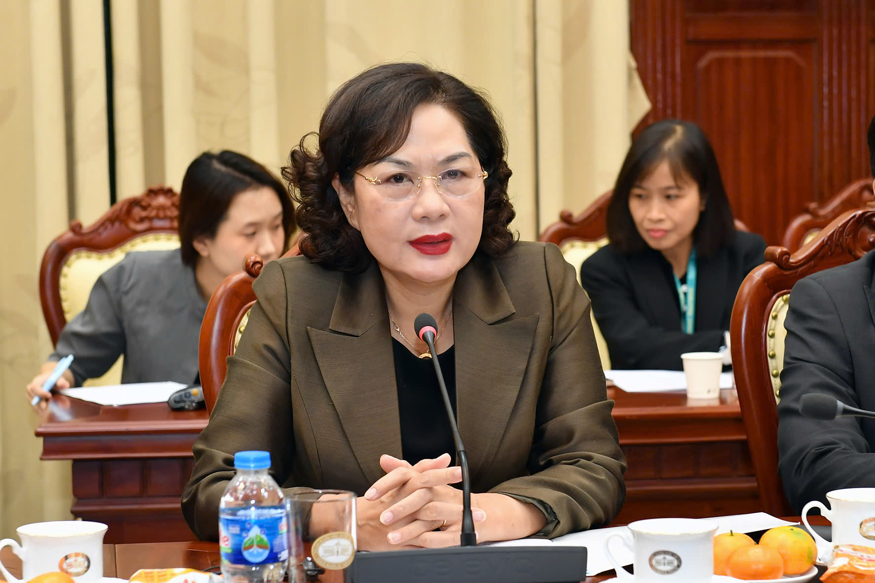 Thống đốc Nguyễn Thị Hồng phát biểu tại buổi làm việc