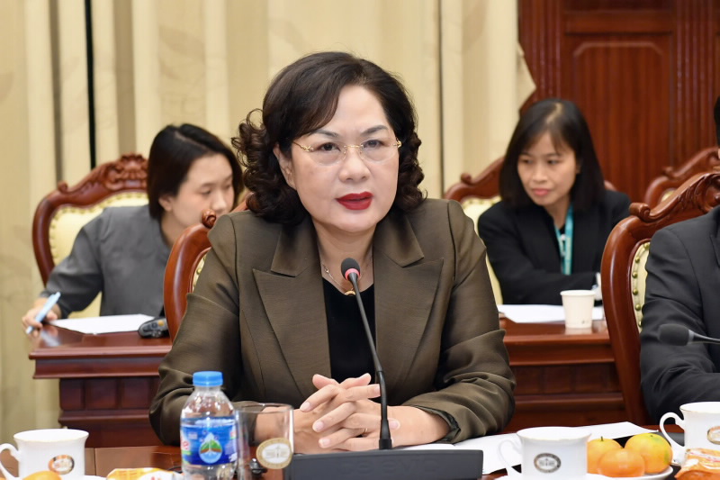SBV Governor Nguyen Thi Hong speaks at the meeting