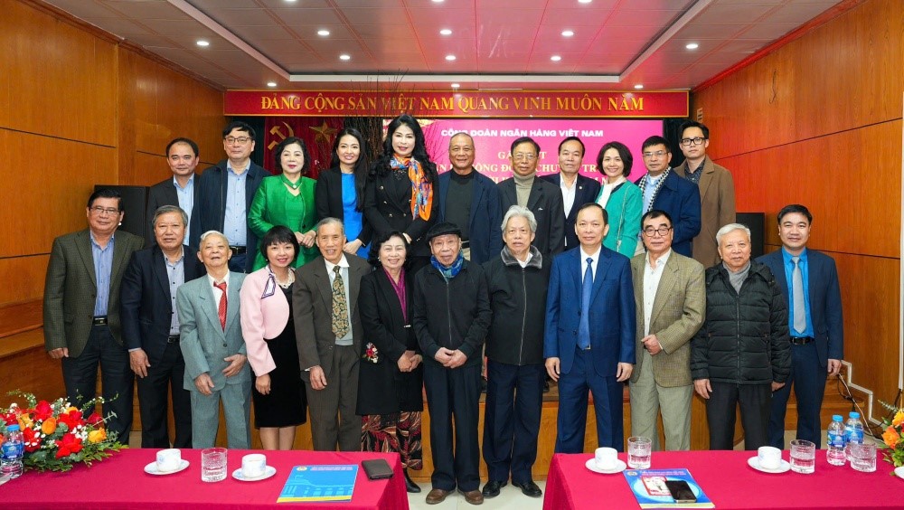 Phó Thống đốc Thường trực Đào Minh Tú – Chủ tịch Công đoàn NHVN chúc Tết các cán bộ công đoàn qua các thời kỳ