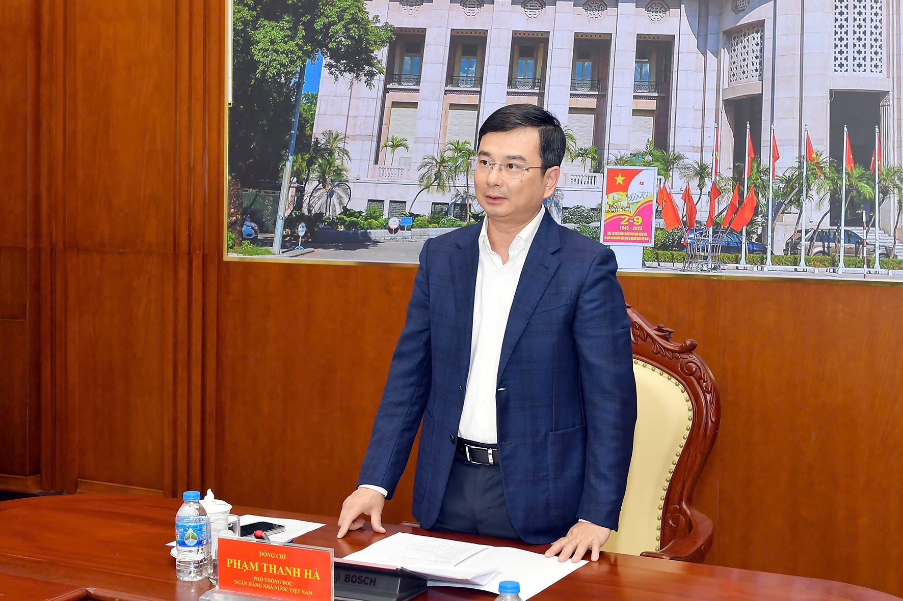 SBV Deputy Governor Pham Thanh Ha speaks at the meeting