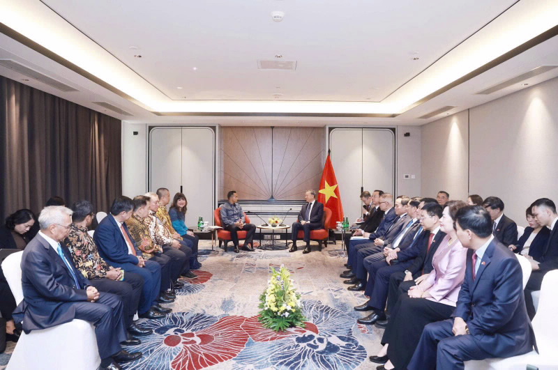 The Vietnamese delegation led by Party General Secretary To Lam works with leading Indonesian businesses