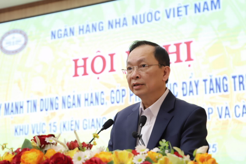 First Deputy Governor Dao Minh Tu speaks at the Ceremony