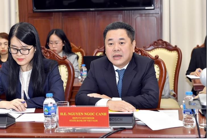 Deputy Governor Nguyen Ngoc Canh delivered a speech at the meeting