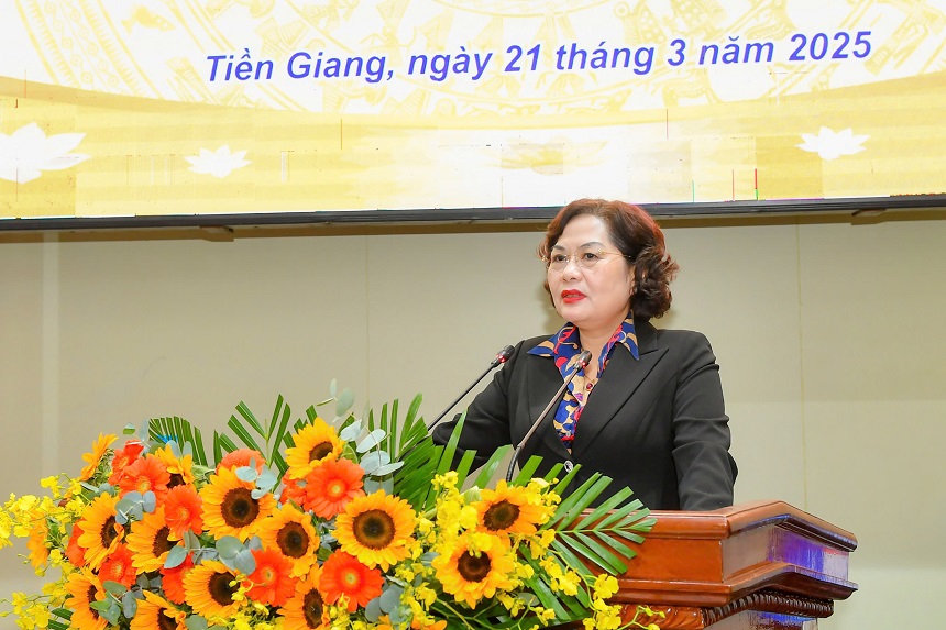 Thống đốc Nguyễn Thị Hồng phát biểu tại buổi làm việc