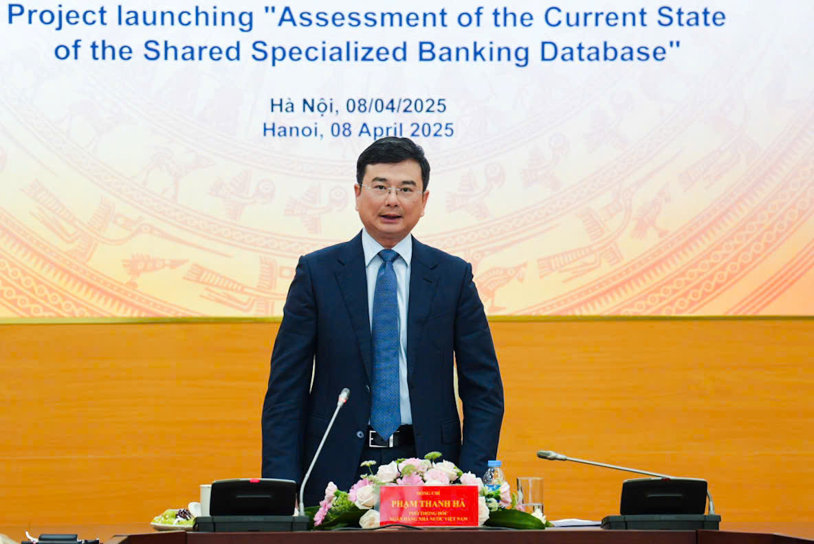 Deputy Governor Pham Thanh Ha delivers his keynote speech at the Workshop