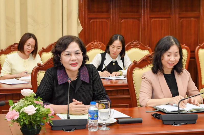 SBV Governor Nguyen Thi Hong speaks at the meeting