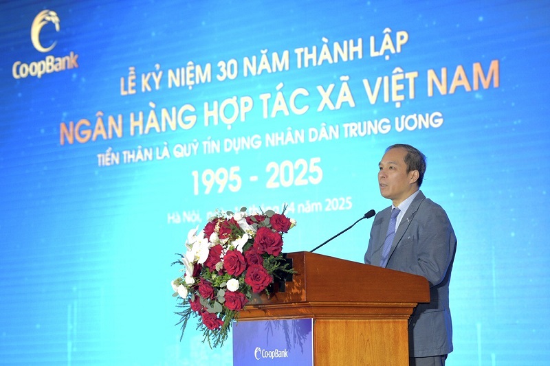 Phó Thống đốc Đoàn Thái Sơn nhấn mạnh: Ban Thường vụ Đảng ủy, Ban lãnh đạo NHNN biểu dương và chúc mừng những thành tích xuất sắc mà các thế hệ cán bộ lãnh đạo, người lao động Co-opBank đã đạt được trong suốt 30 năm qua.