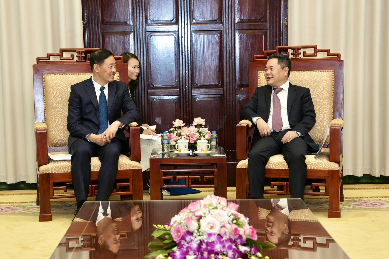 Phó Thống đốc Nguyễn Ngọc Cảnh (bên phải) và ông Wang Wen Jin – Phó Tổng Giám đốc Ngân hàng Agricultural Bank of China Limited