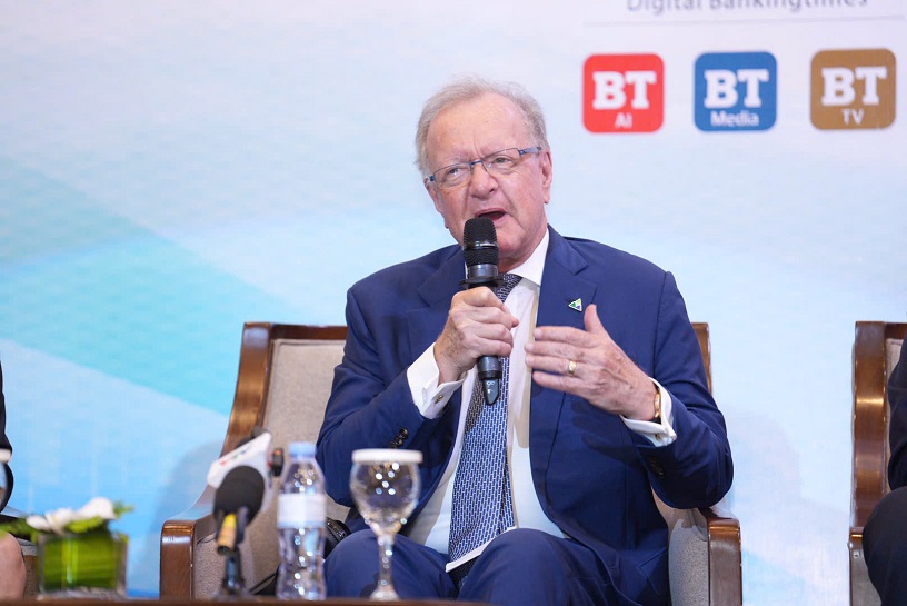 Giáo sư John Quelch - học giả hàng đầu thế giới trong lĩnh vực marketing chiến lược và quản trị thương hiệu toàn cầu