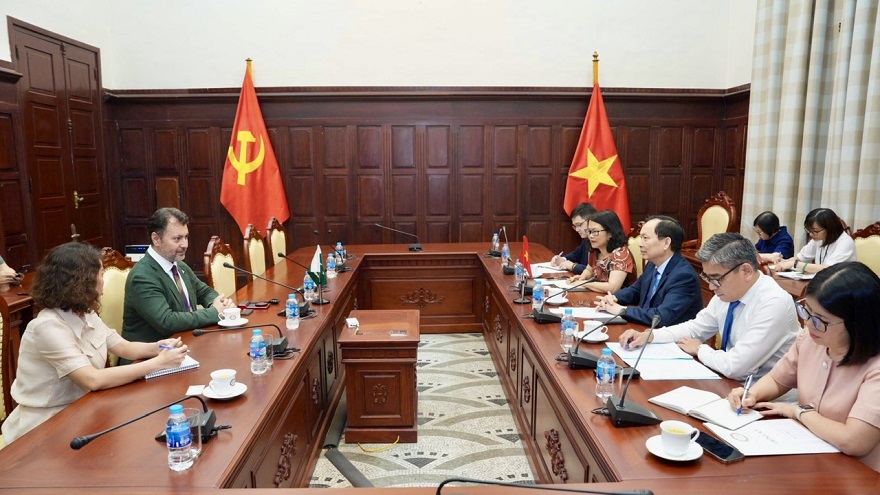 Phó Thống đốc Thường trực Đào Minh Tú tiếp và làm việc với Đại sứ Pakistan tại Việt Nam