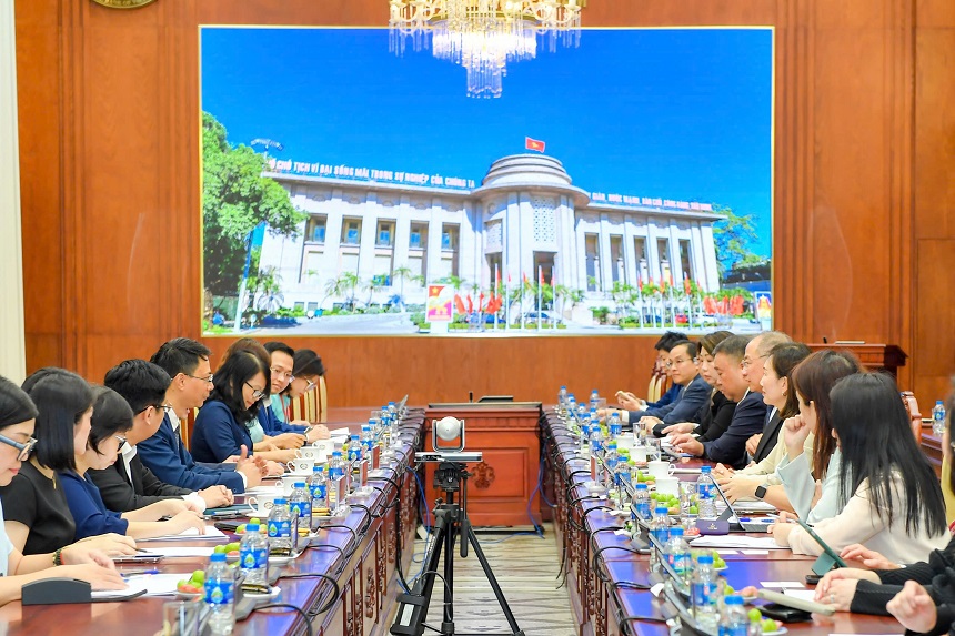 Quang cảnh buổi làm việc