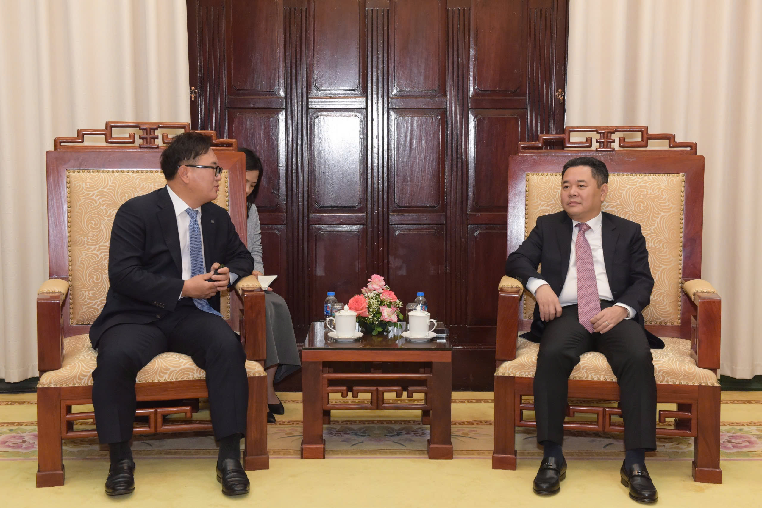 Phó Thống đốc Nguyễn Ngọc Cảnh tiếp Tổng Giám đốc Công ty TNHH Dịch vụ Thông tin NICE (Hàn Quốc)