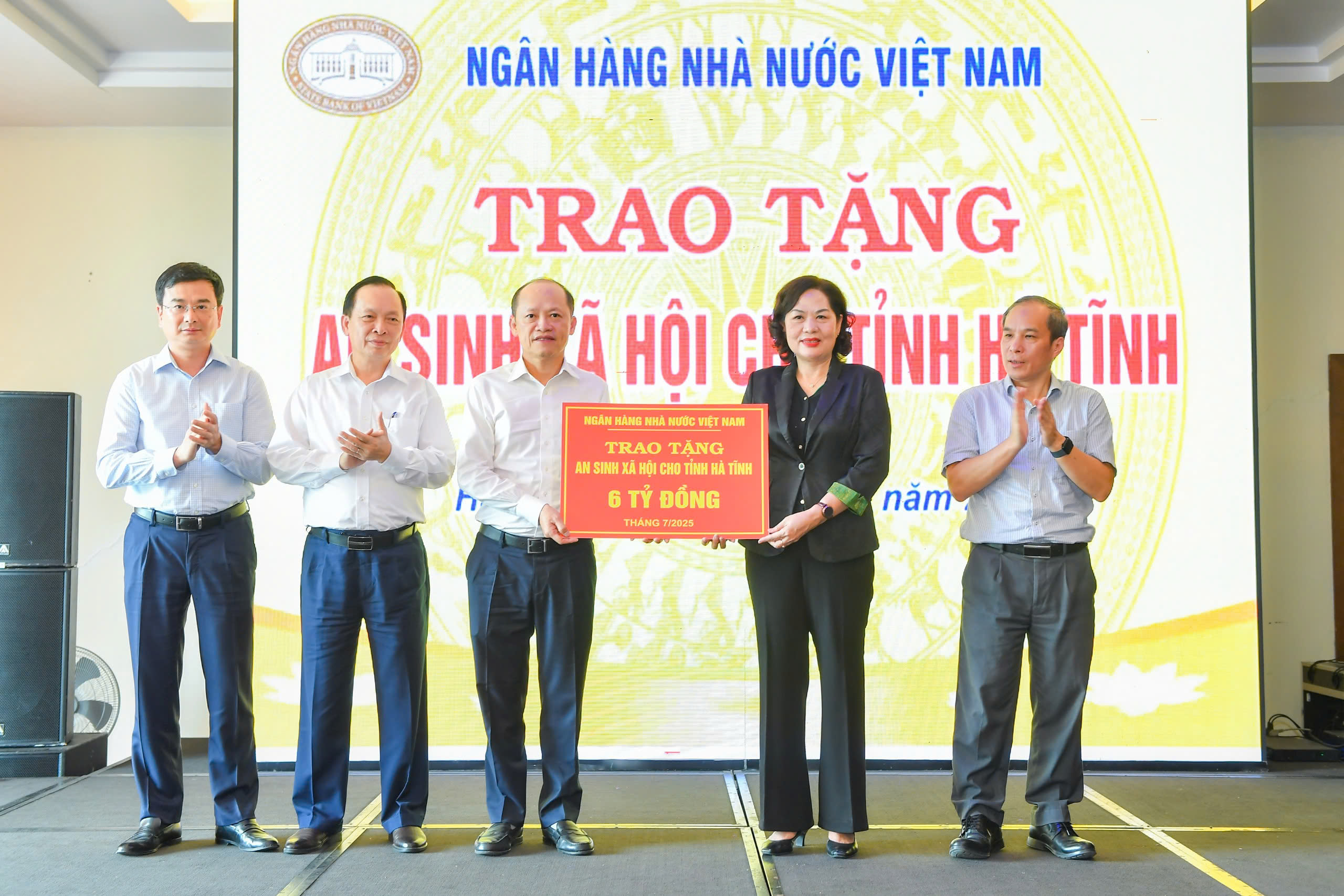 Ngân hàng Nhà nước Việt Nam trao tặng an sinh xã hội tại Hà Tĩnh