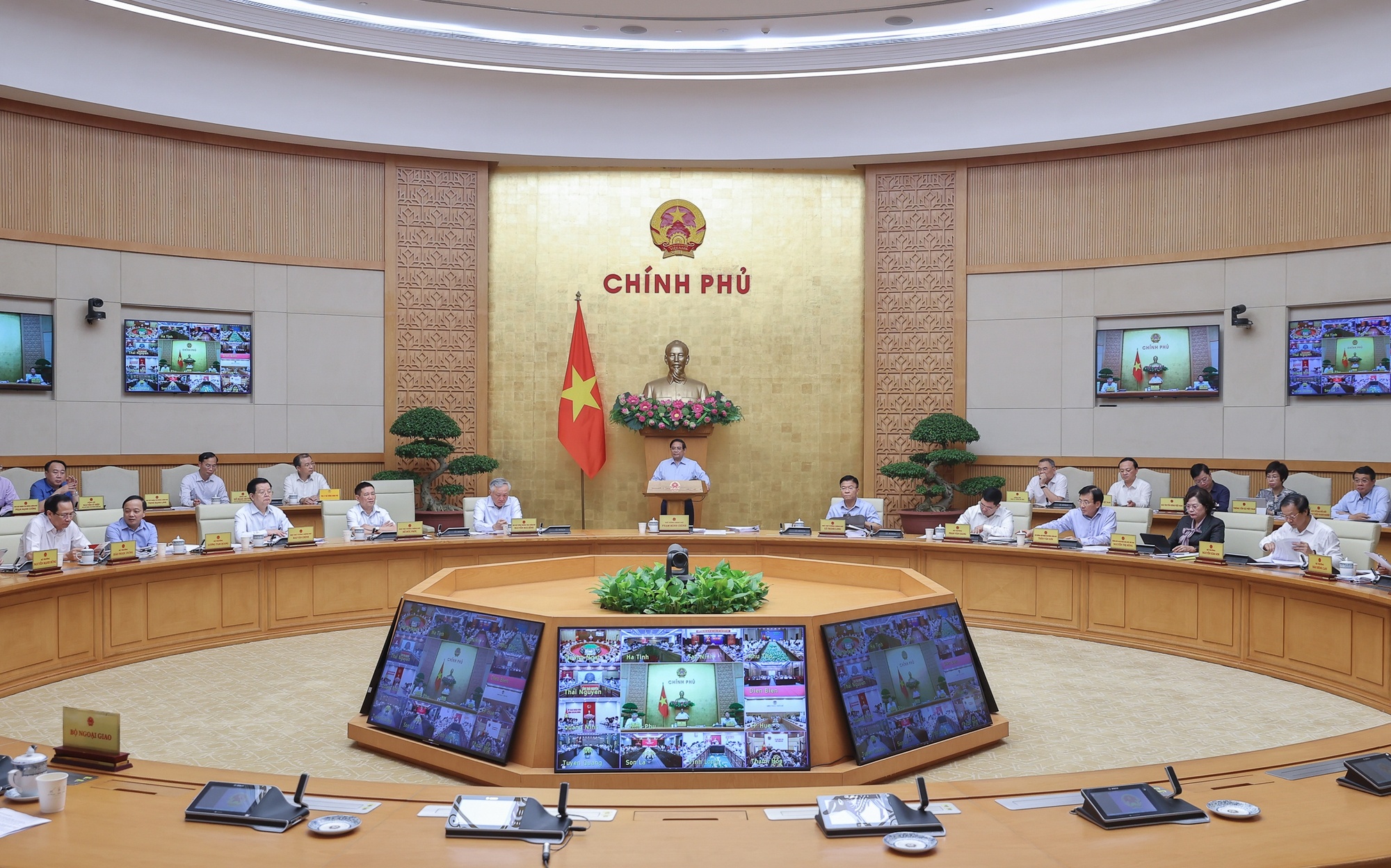 Thủ tướng chỉ đạo 15 nhiệm vụ, giải pháp trọng tâm để tiếp tục tăng tốc, bứt phá