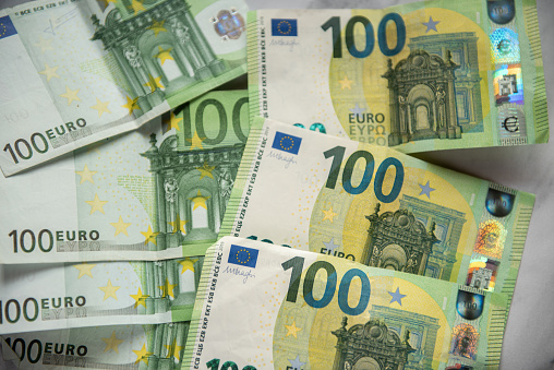 Giá trị tiền mặt Euro giữa làn sóng số hóa