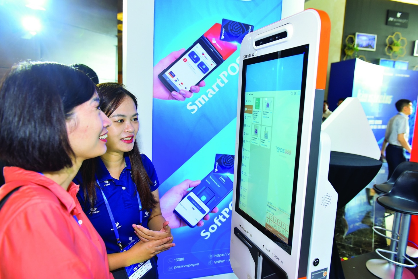 Tạo thuận lợi cho người dân tiếp cận dịch vụ tài chính, thúc đẩy quá trình chuyển đổi số ngành Ngân hàng