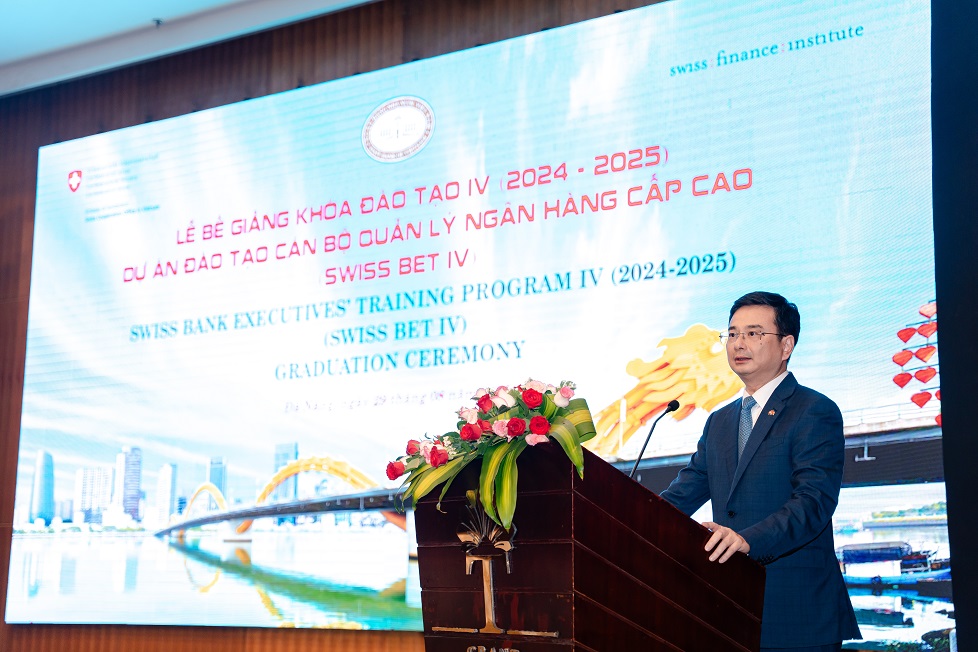 Bế giảng Chương trình Đào tạo Cán bộ Quản lý Ngân hàng cấp cao do SECO (Thụy Sỹ) tài trợ