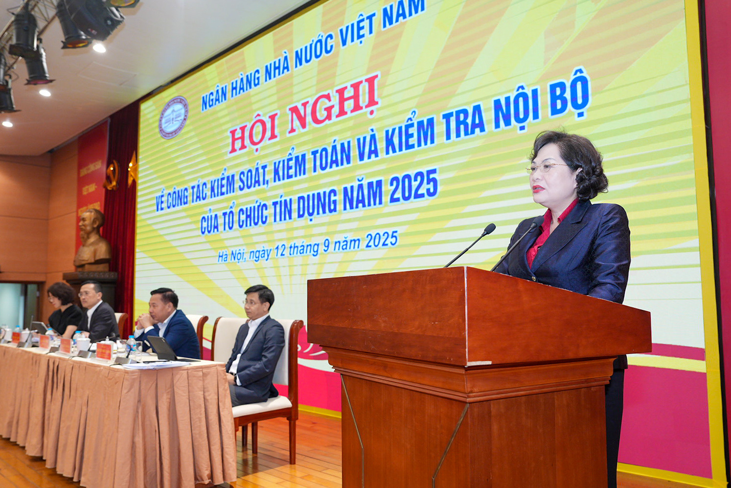 Hình nhỏ