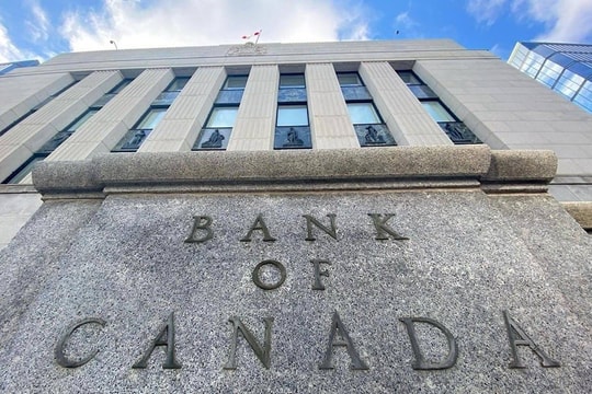Ngân hàng Trung ương Canada cắt giảm lãi suất dù rủi ro lạm phát vẫn hiện hữu