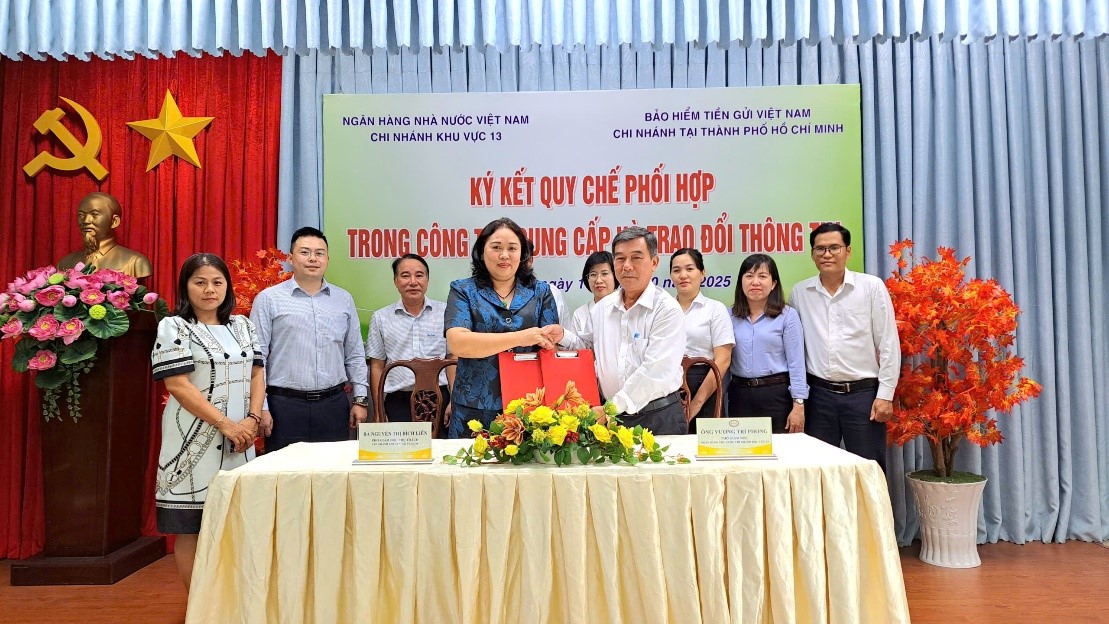 NHNN Khu vực 13 và Chi nhánh BHTG Việt Nam tại TP. Hồ Chí Minh ký kết Quy chế phối hợp trao đổi thông tin