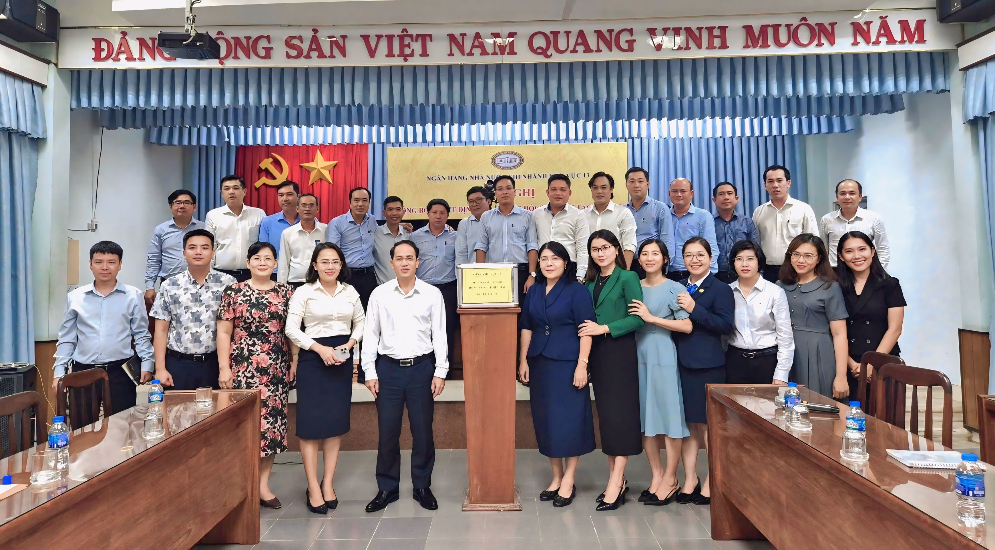 Ngân hàng Nhà nước Khu vực 13 chung tay hỗ trợ đồng bào bị thiệt hại do bão số 10