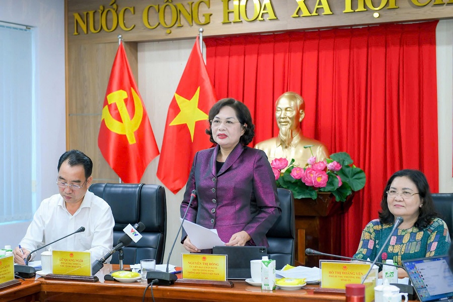 Thống đốc Nguyễn Thị Hồng làm việc với tỉnh Vĩnh Long