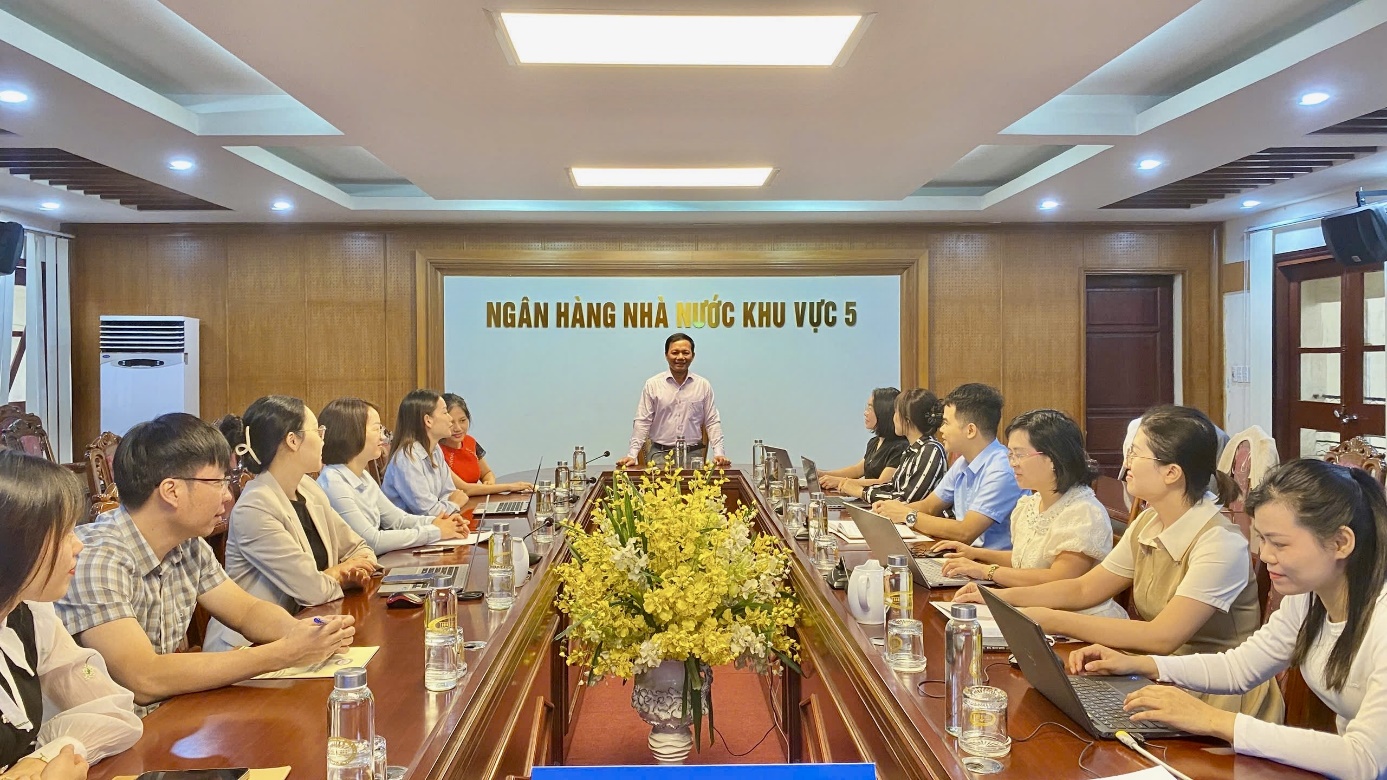 NHNN Khu vực 5: Xây dựng các nhóm “Đại sứ số” và “Hạt nhân số” triển khai hiệu quả phong trào “Bình dân học vụ số”