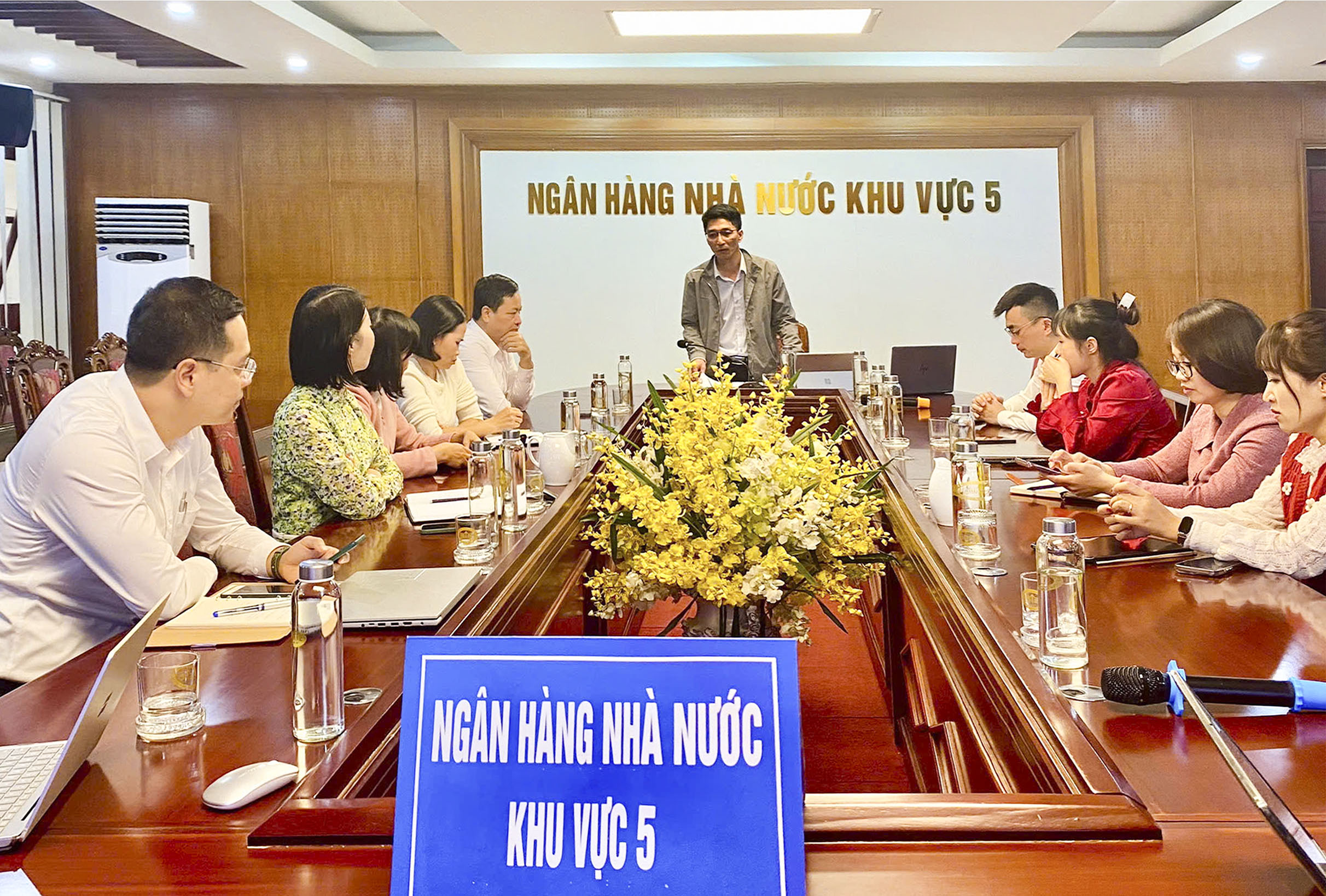 Nâng cao chất lượng chuyển đổi số tại NHNN Khu vực 5