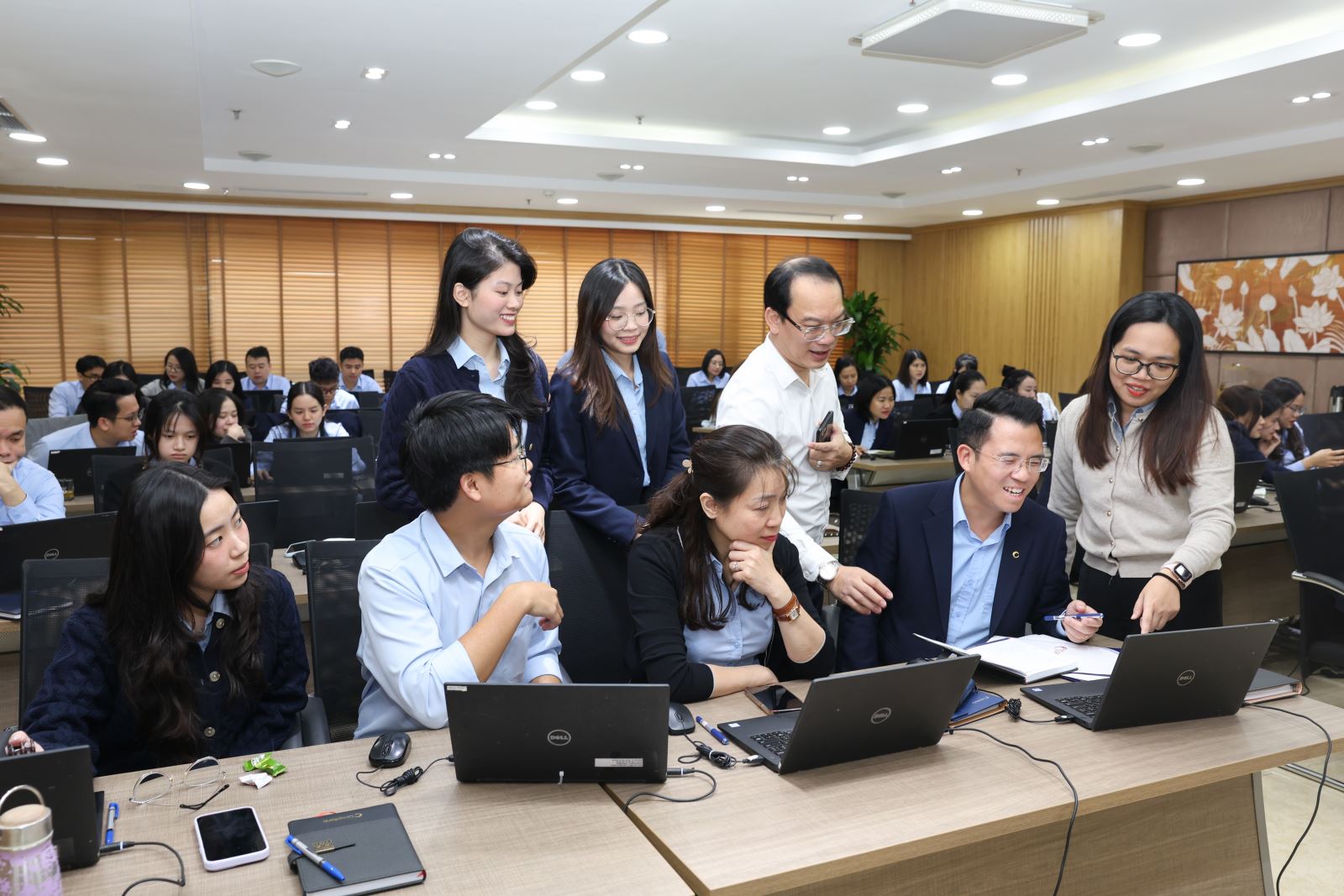 Co-opBank lan tỏa phong trào “Bình dân học vụ số”: Xây nền năng lực số từ gốc, tạo đà chuyển đổi bền vững