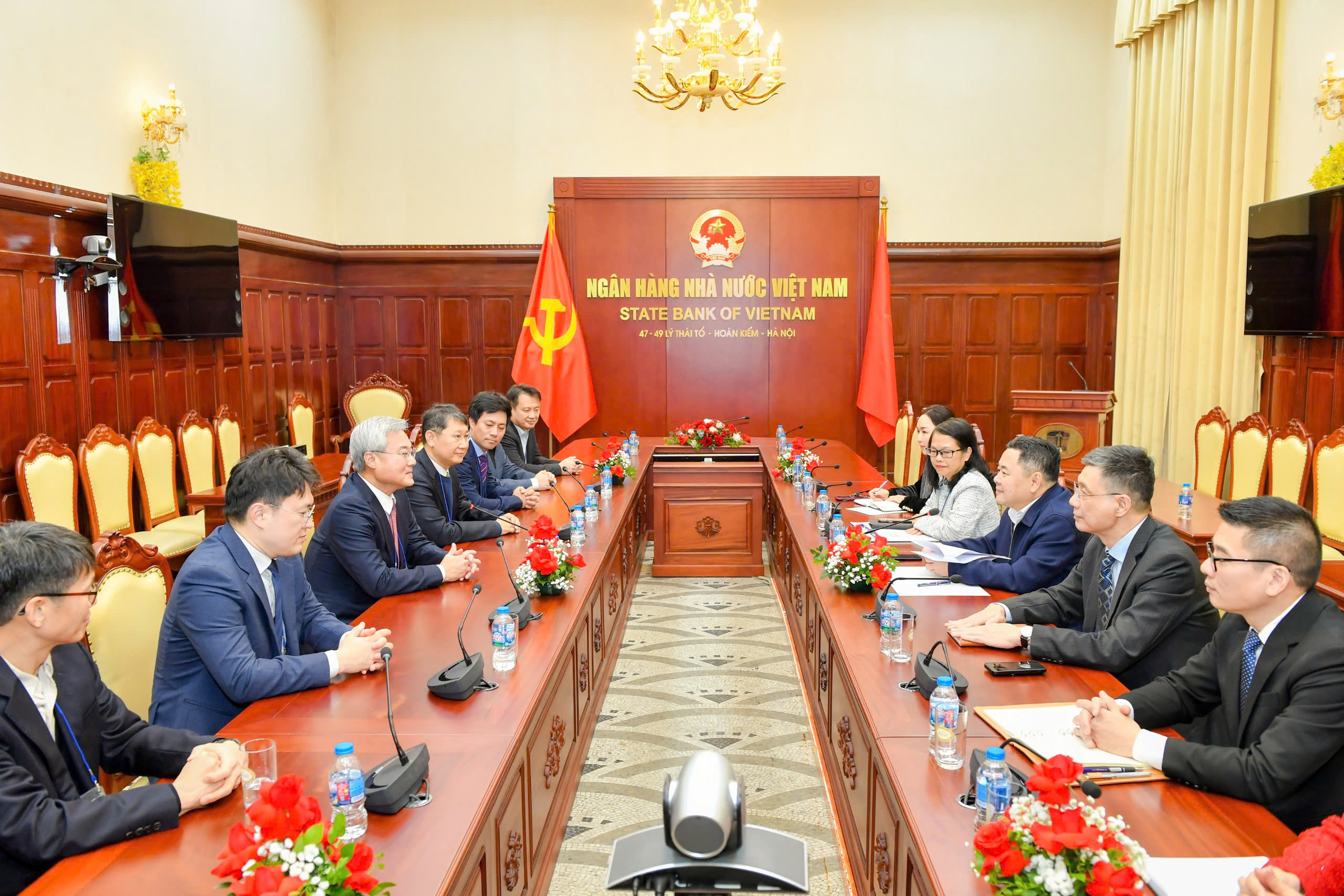 Deputy Governor Nguyen Ngoc Canh meets delegation from Bank of Korea