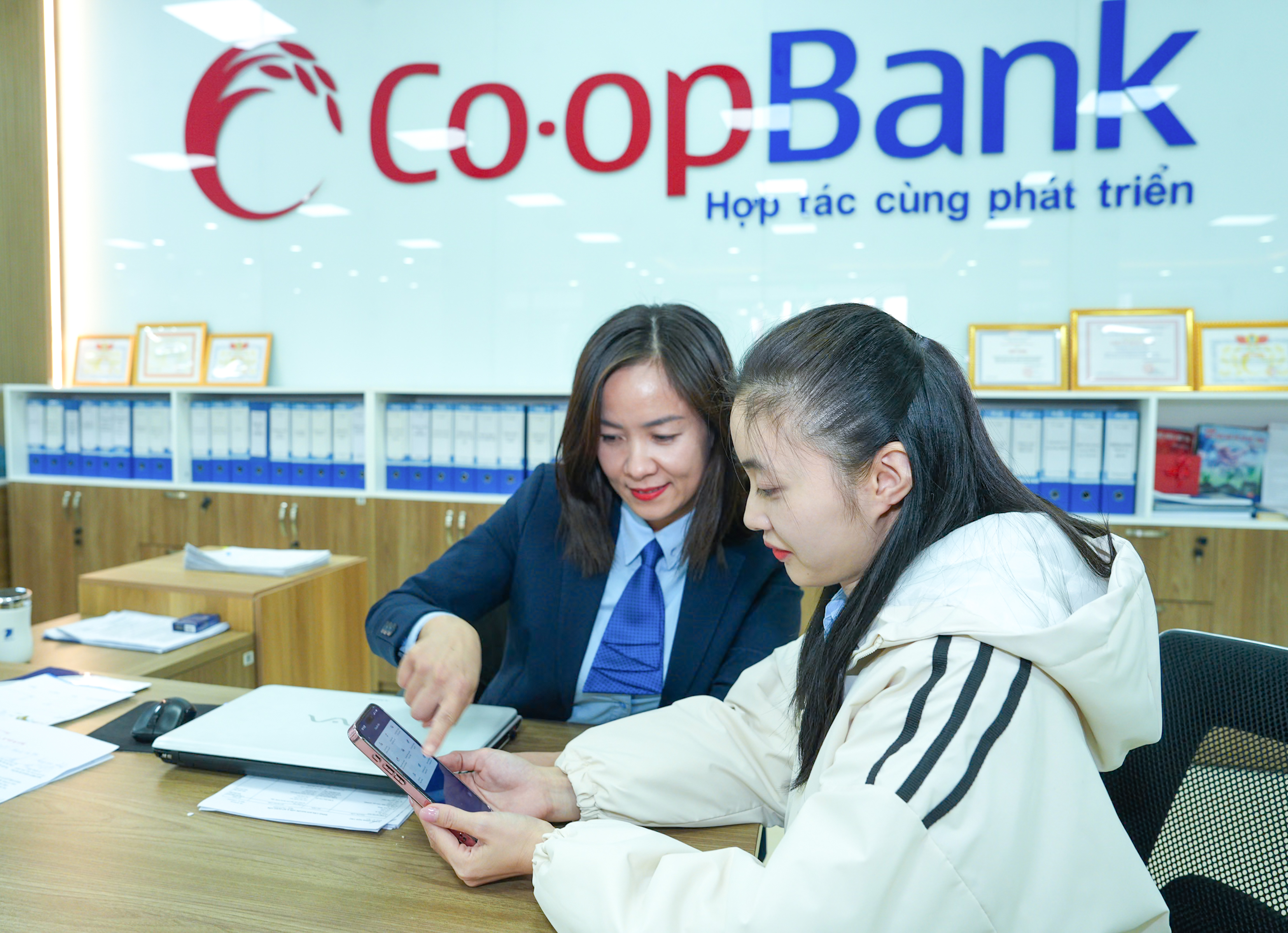 Co-opBank đồng hành cùng hệ thống QTDND trong phong trào Bình dân học vụ số
