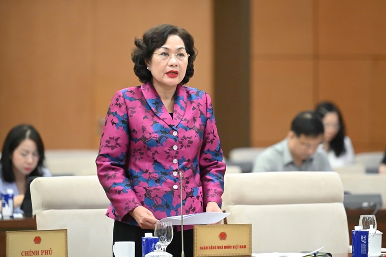 Thống đốc Nguyễn Thị Hồng trình bày báo cáo tiếp thu, giải trình về Luật Các tổ chức tín dụng (sửa đổi)