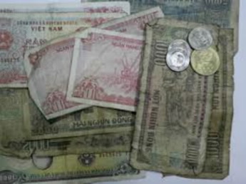 Cùng ngắm nhìn hình ảnh tiền lẻ rách độc đáo, mỗi tờ tiền lại mang những câu chuyện thú vị riêng của nó.