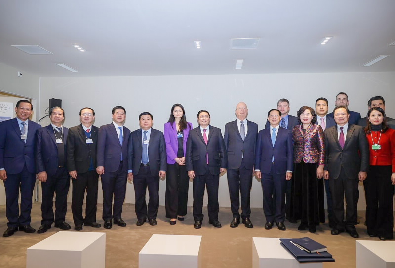 Thống đốc Nguyễn Thị Hồng tháp tùng Thủ tướng Chính phủ Phạm Minh Chính tham dự Diễn đàn Kinh tế Thế giới thường niên năm 2024 tại Davos, Thụy Sỹ